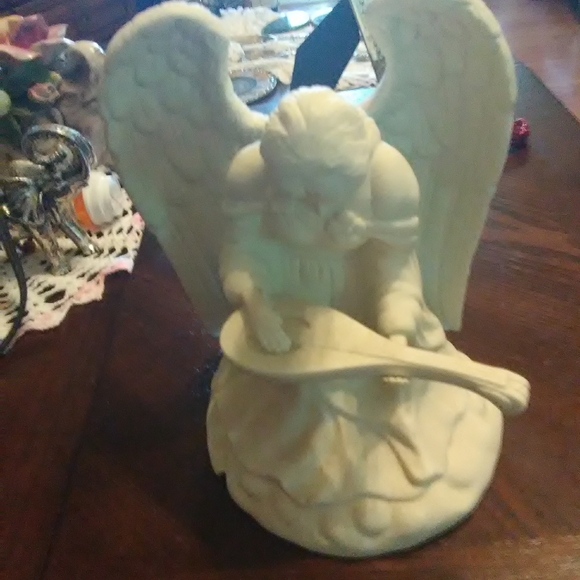 Angel - Picture 4 of 4